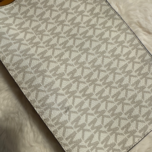 Michael Kors - Picture 4 of 5